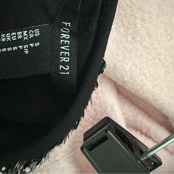 Forever 21 Silver Sequin Mini Skirt Cocktail - Picture 4 of 4